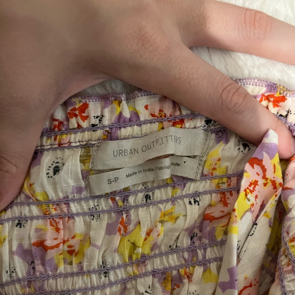 Urban Outfitters Puffy Sleeve Top - Picture 3 of 3